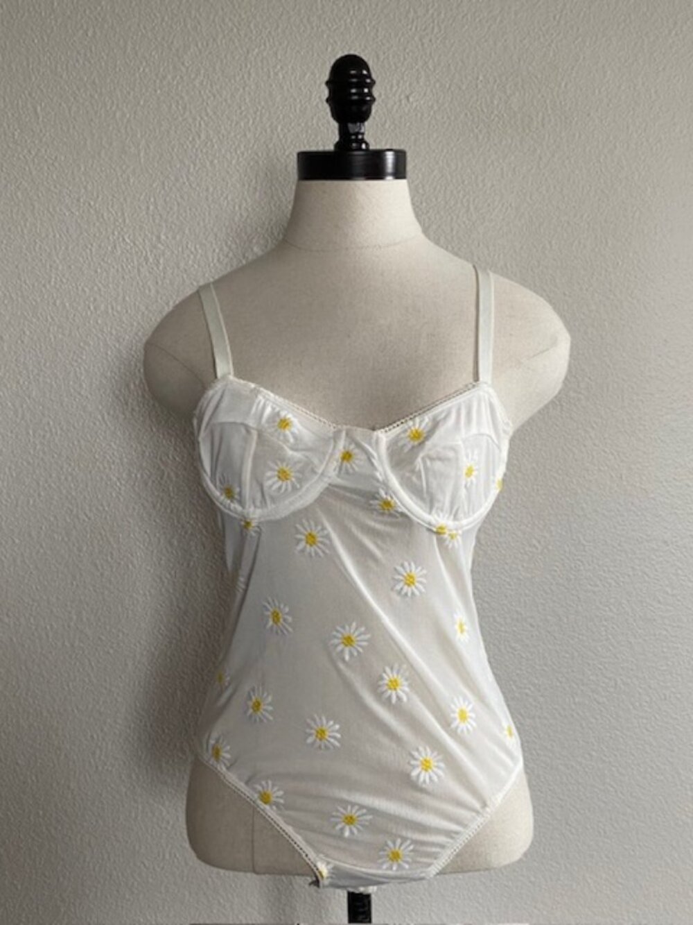Princess Polly Augusta Mesh Bodysuit 6 White Sheer Daisy Embroidered Wired Bust
